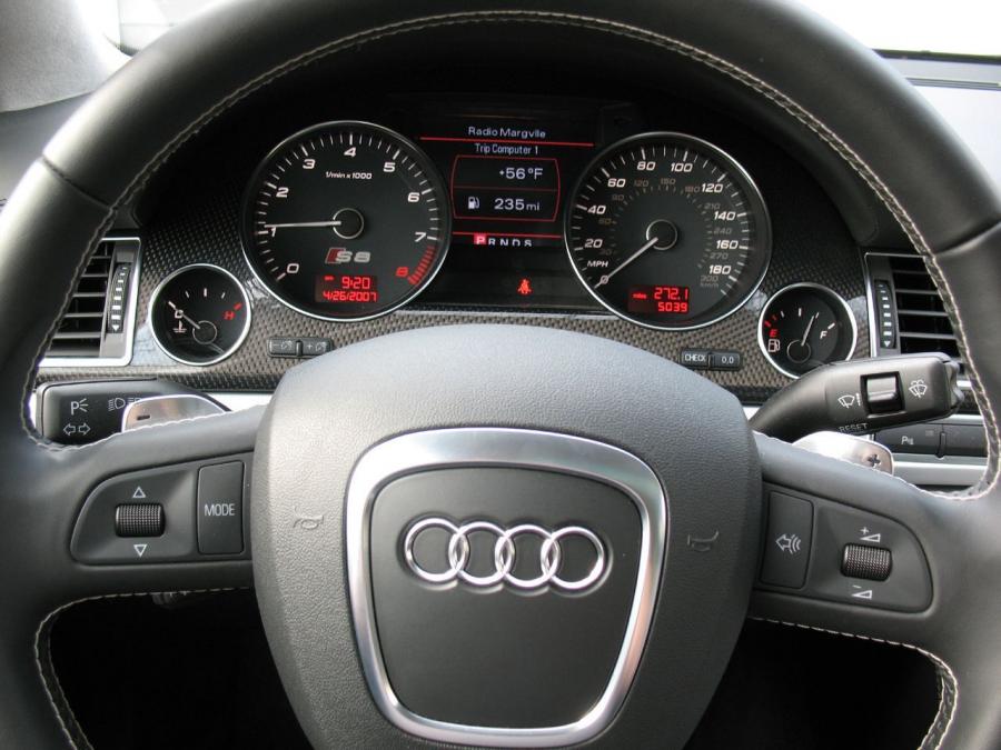Панель приборов Audi S8 (D3) 2008 года  (NA) (фото 15 из 62)